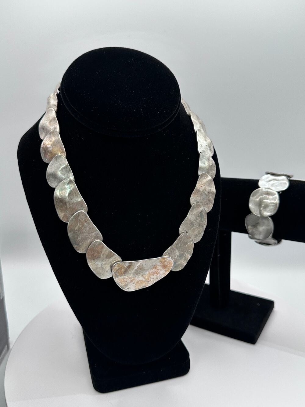 Chico’s Hammered Silver Tone Necklace Bracelet Set Adjustable Statement